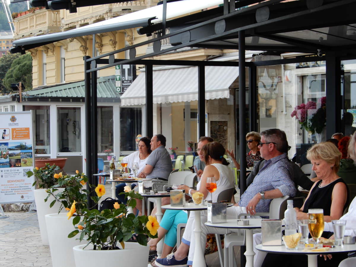Happy Hour, Rapallo people style