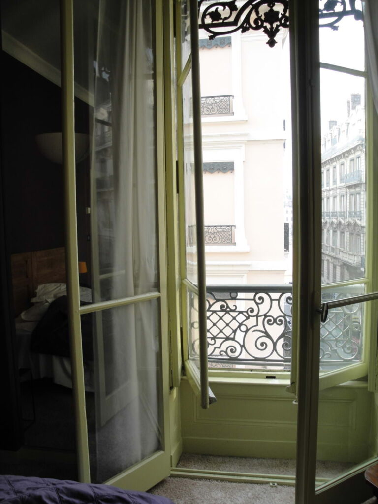 Window Balcony Globe et Cecil